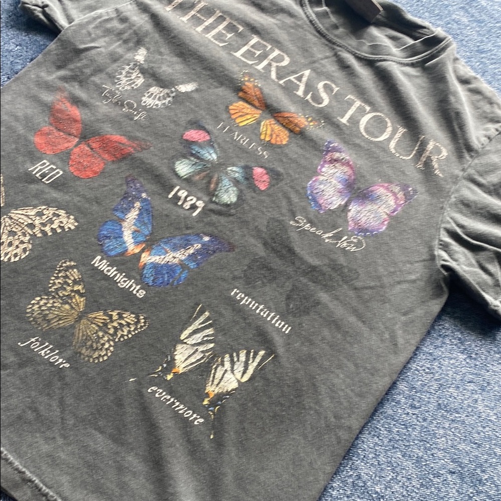 SOLD Taylor Swift The Eras Tour Graphic T-Shirt - size small - Picture 3 of 7